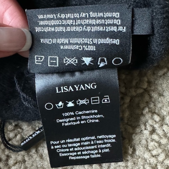 Lisa Yang The Maris Cashmere Shorts - Picture 4 of 4